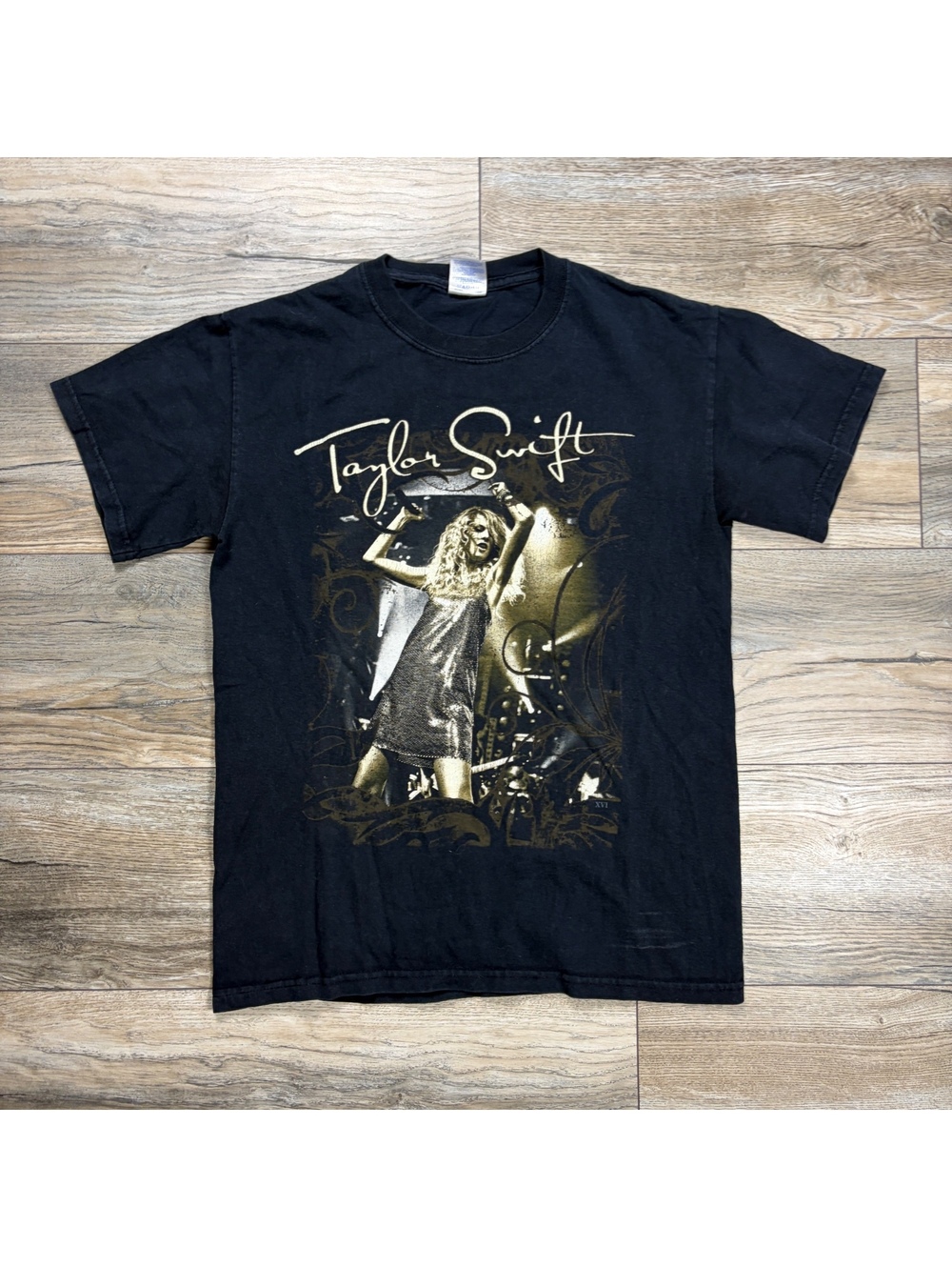 Taylor Swift Vintage Tour Black Graphic T-Shirt Size Small